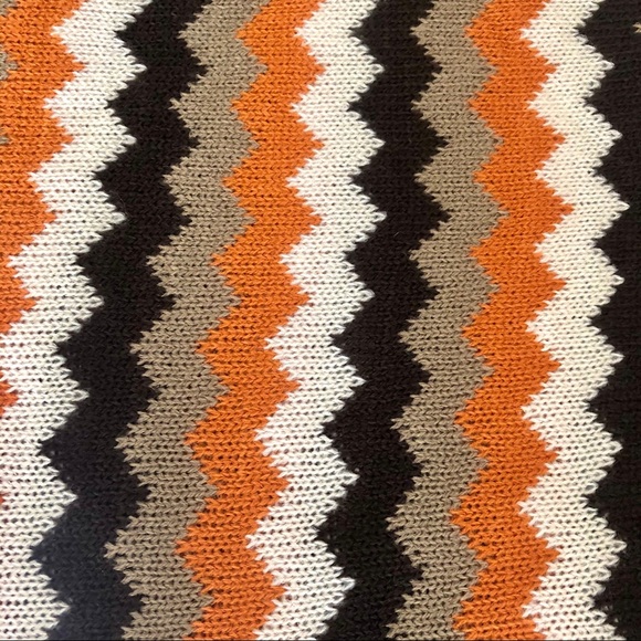 🏷️CHEVRON INFINITY SCARF - Picture 2 of 5